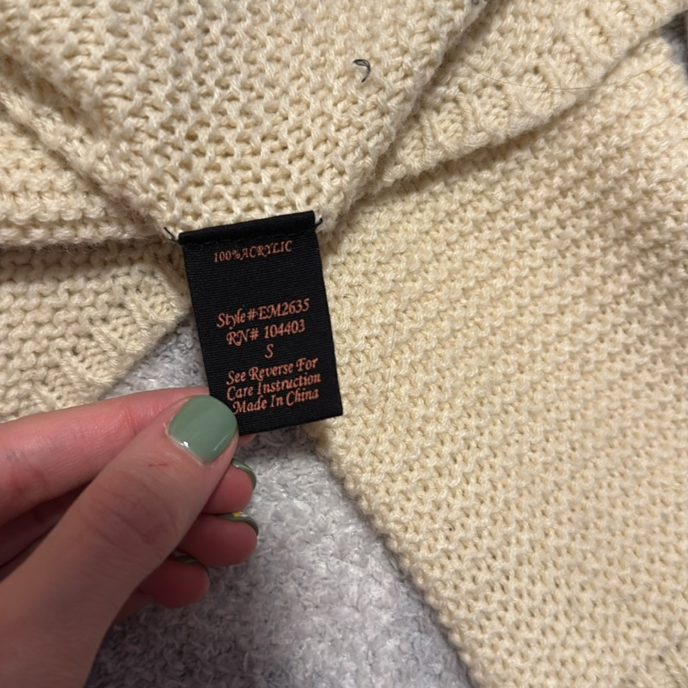 Sweater - Picture 4 of 4